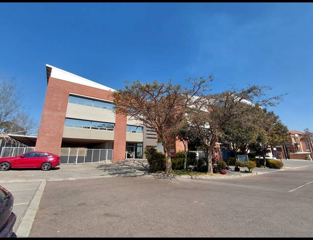 183M² OFFICE TO LET IN MIDRIDGE PARK